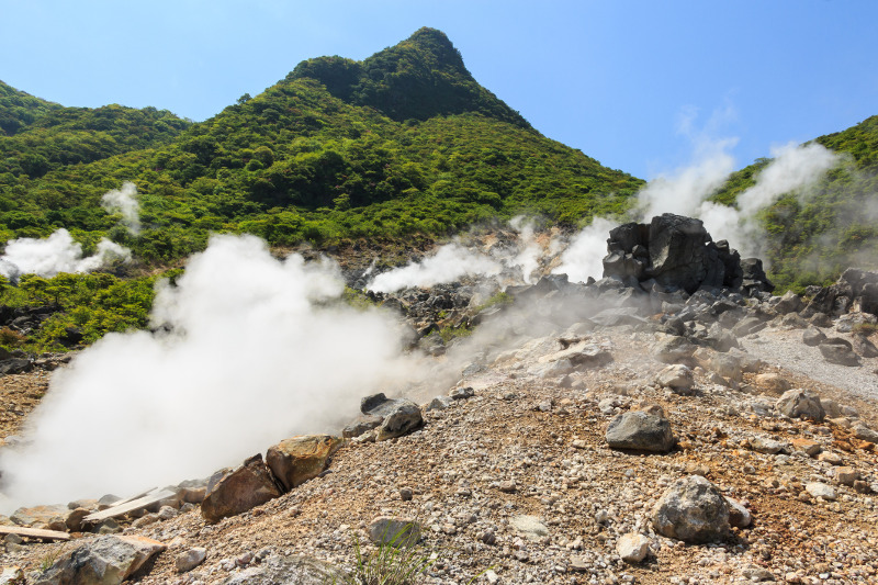 The boiling sulphur springs of Owakudani Valley 