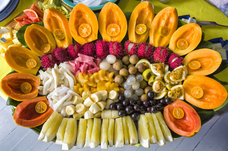 Hawaiian fruit platter at market