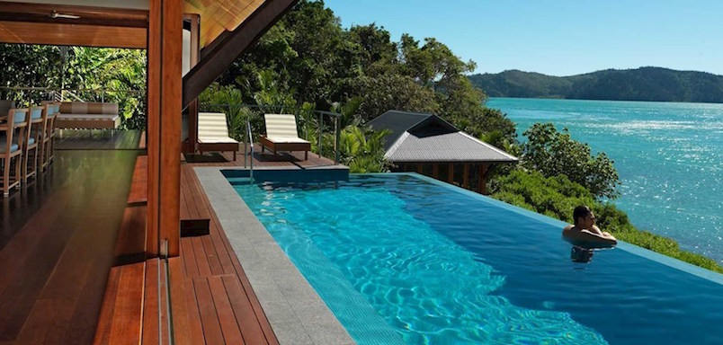 qualia poolside dining